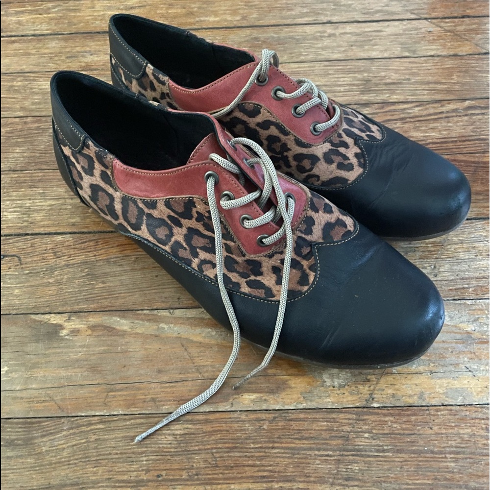 Unique Leather Oxford Shoes. Size 38